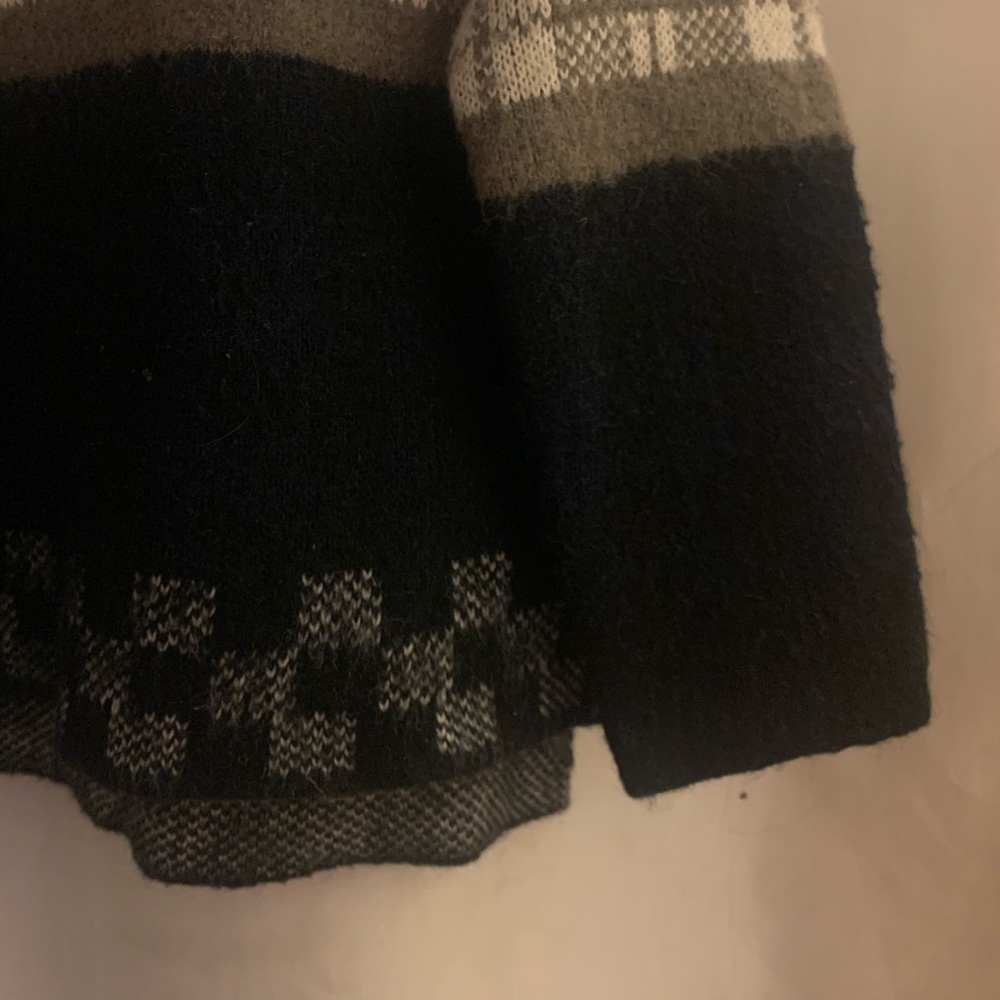 Sweater - Picture 2 of 4